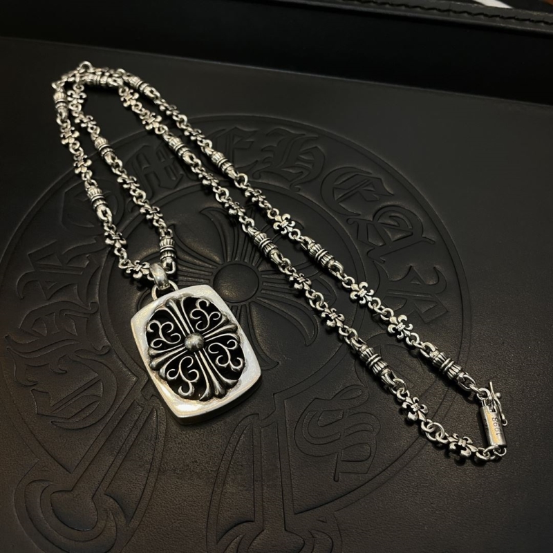 Ch*0me He**ts necklaces